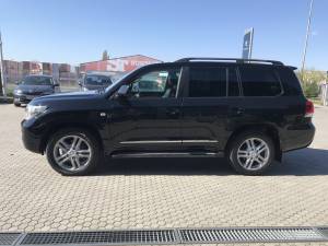Toyota Land Cruiser 200  diesel Levice2