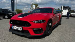 Ford mustang benzín Levice